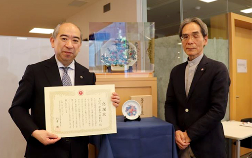 十四代今泉今右衛門氏による記念絵皿制作