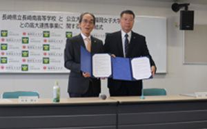 左:向井理事長兼学長、右:山口校長